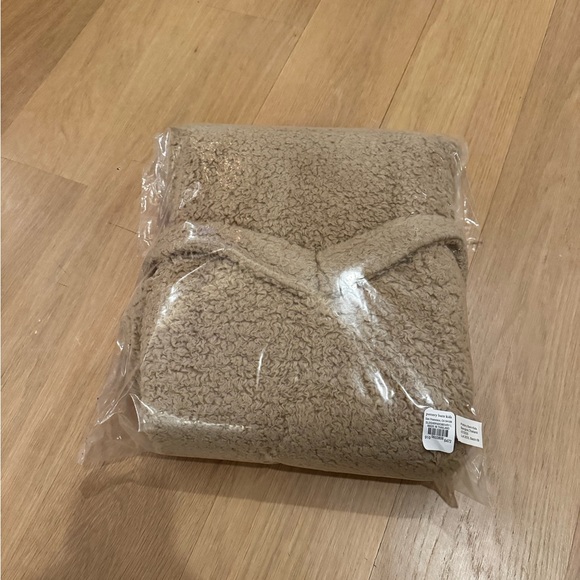 NWT: Plush Kids Robe - Picture 9 of 9